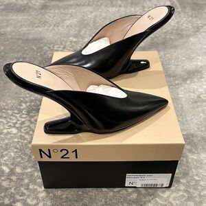 No 21 NWT VERY UNUSUAL SHOES BRAND NEW